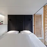 Zoku Hotel apartamentowy 4*